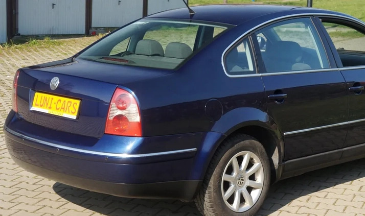 Volkswagen Passat cena 9000 przebieg: 240000, rok produkcji 2006 z Józefów małe 704